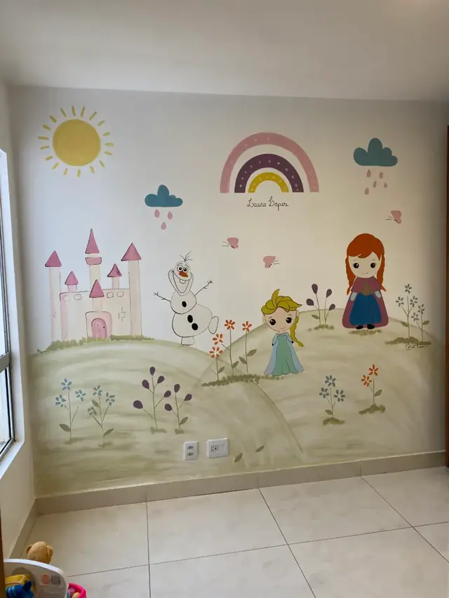 Mural personalizado frozen anna elsa olaf em Goiânia, pintura à mão por Art Laurenn