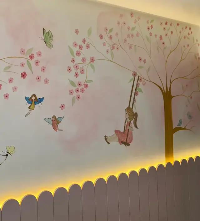 Mural quarto menina fadas balanco arvore florida em Goiânia, pintura à mão por Art Laurenn