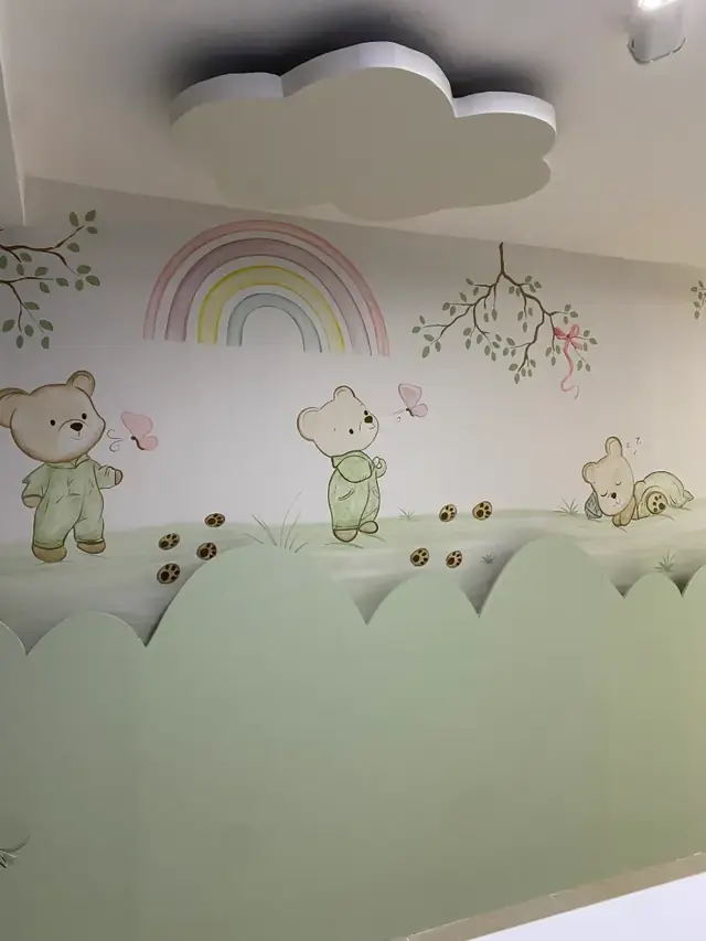 Mural ursinhos arco iris quarto infantil em Goiânia, pintura à mão por Art Laurenn