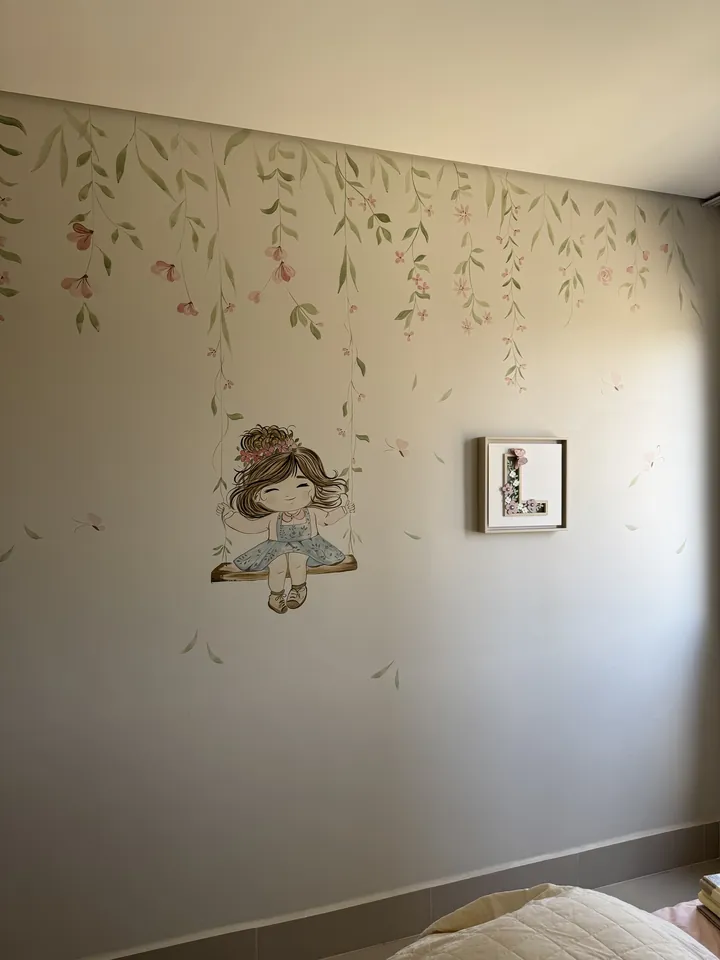 Pintura parede quarto menina balanço galhos floridos em Goiânia, pintura à mão por Art Laurenn